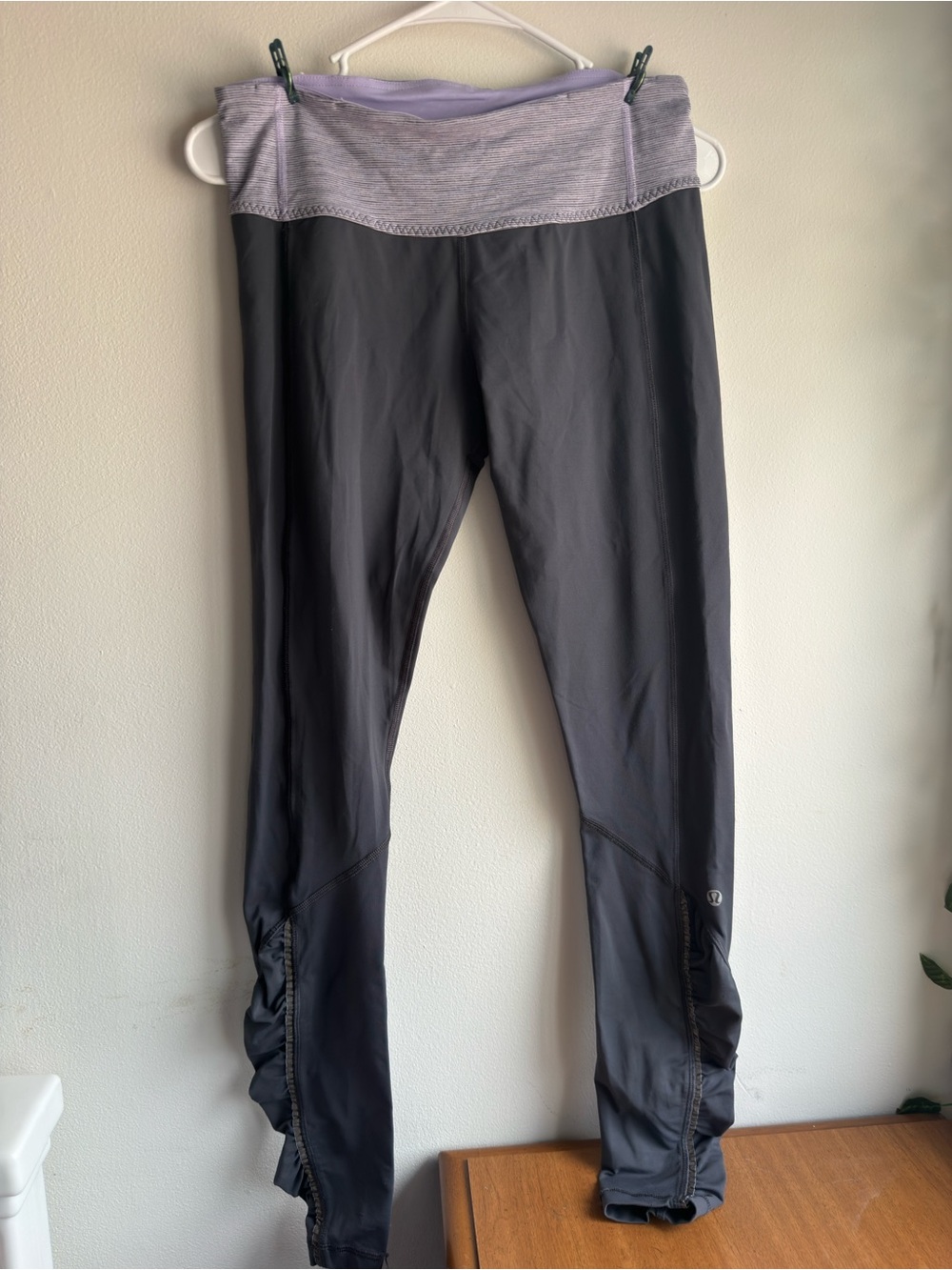 Lululemon Size 8 Gray Ruched Hem Leggings